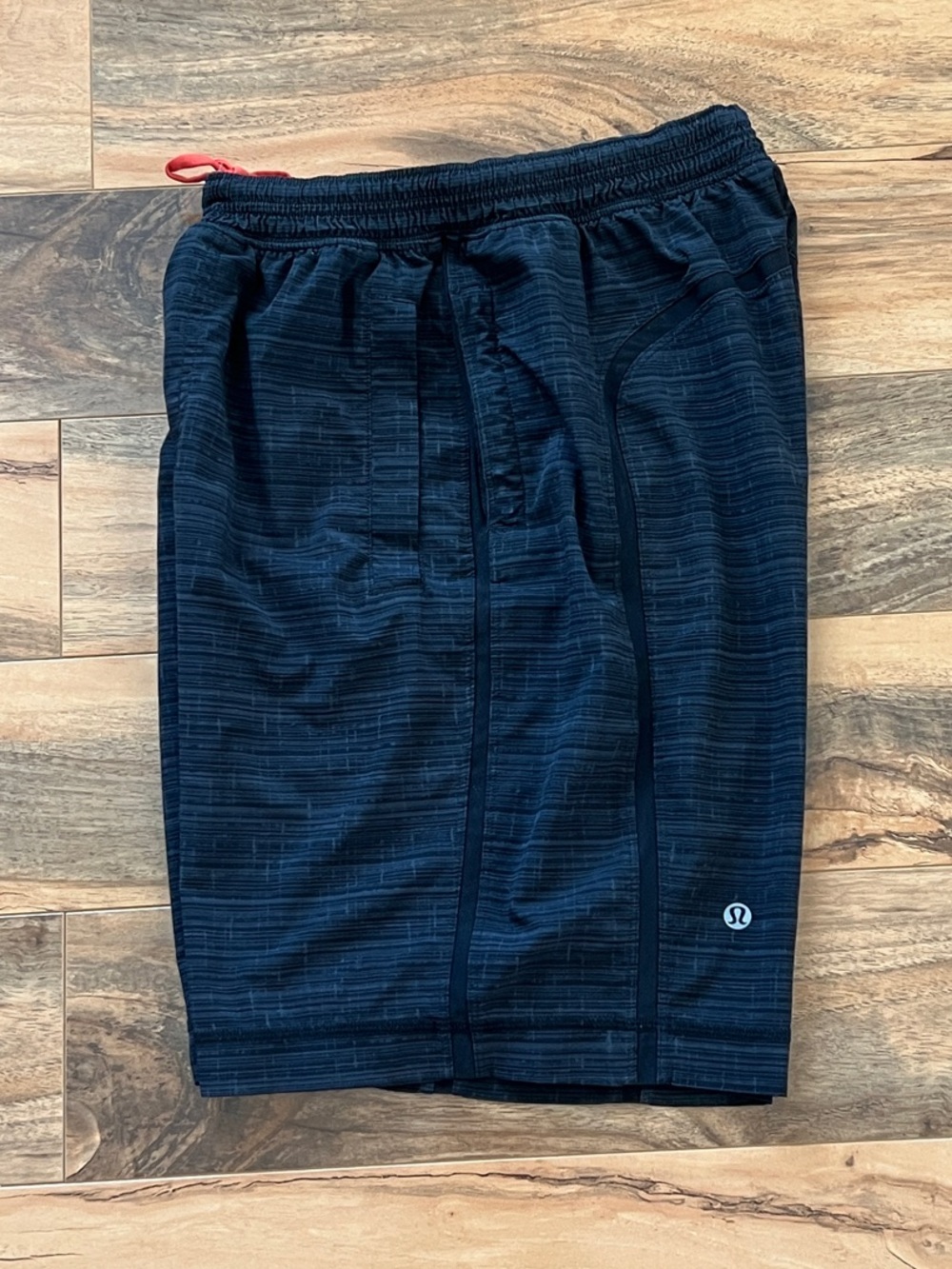 Lululemon Men’s Athletic Shorts Black Gray Stripe Gym Running Workout Size Small